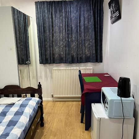Comfortable Single Bedroom With Free On Site Parking Kingston upon Thames  Exteriér fotografie