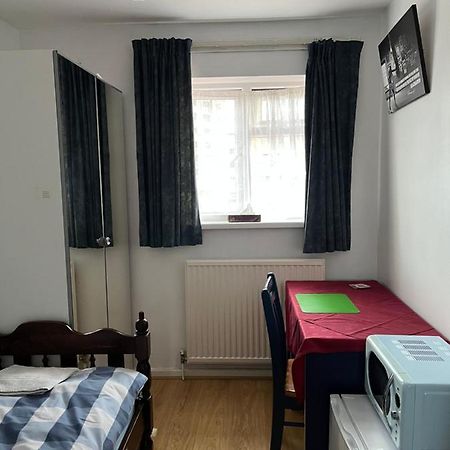 Comfortable Single Bedroom With Free On Site Parking Kingston upon Thames  Exteriér fotografie
