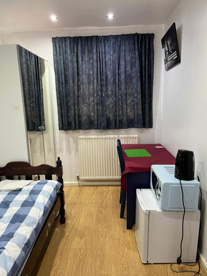 Comfortable Single Bedroom With Free On Site Parking Kingston upon Thames  Exteriér fotografie
