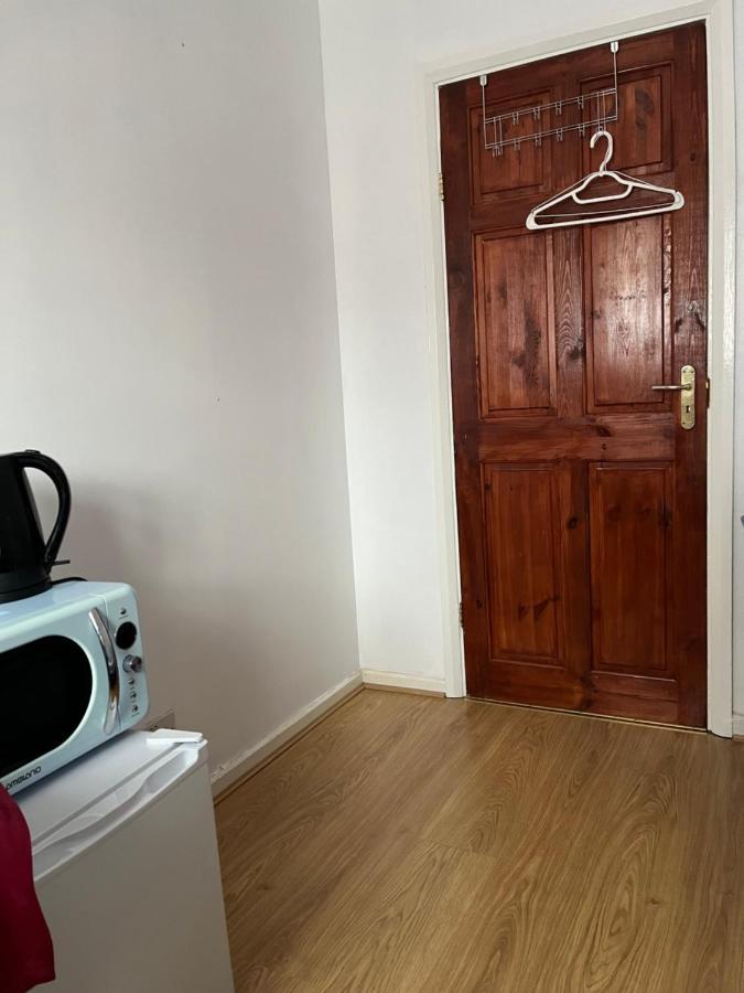 Comfortable Single Bedroom With Free On Site Parking Kingston upon Thames  Exteriér fotografie